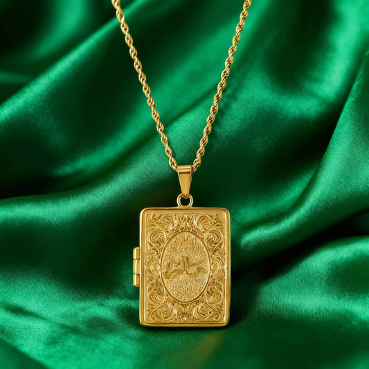 Alim - Thé student gaining knowledge